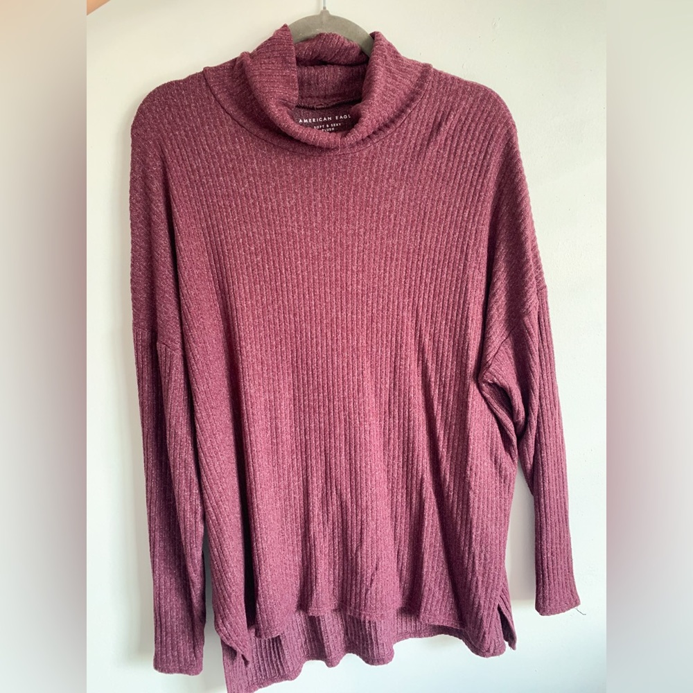American Eagle Berry Mockneck Ribbed Shirt | long, soft, comfy fall outfit